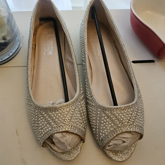 De Blossom Collection Glittering Silver Flats - Picture 2 of 16